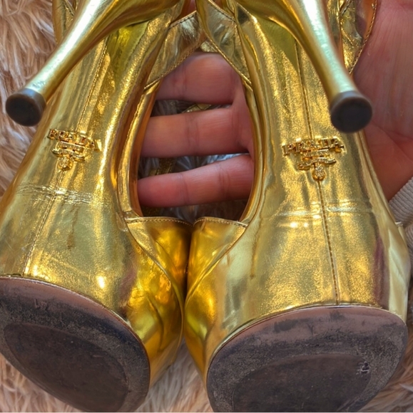 PRADA ✨ | Metallic Gold Leather T Strap Platform Sandals Size 42 | 11 Women’s US - Picture 8 of 12